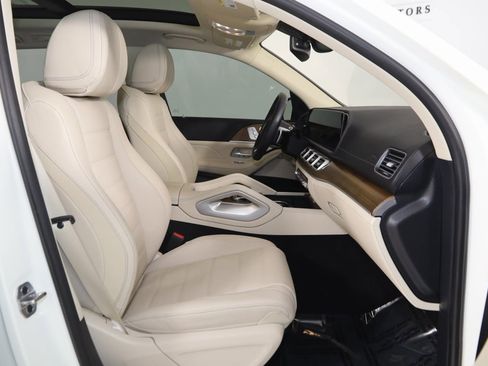 Used 2024 Mercedes-Benz GLS 580 4MATIC image 14