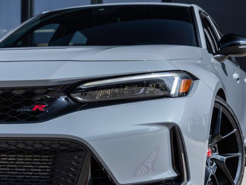 Used 2023 Honda Civic Type R image 16