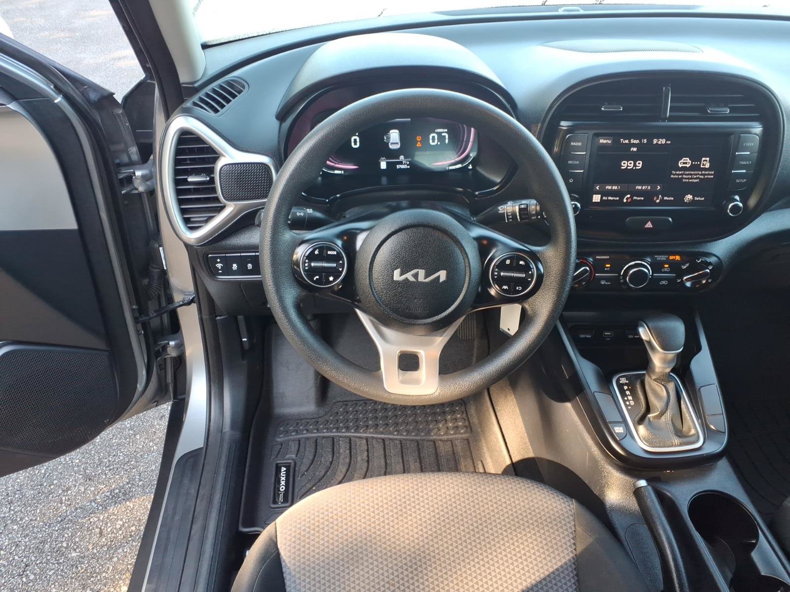 Used 2024 Kia Soul LX w/ LX Technology Package FWD image 12