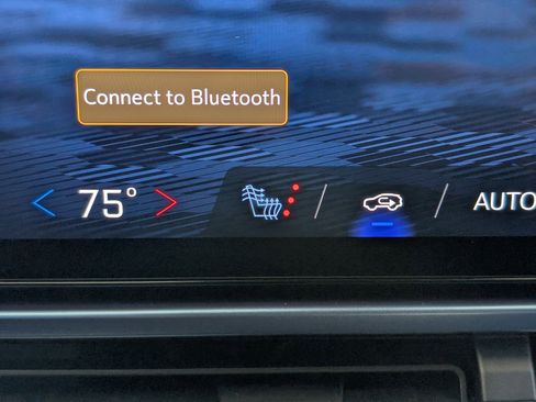 Used 2025 Chevrolet Equinox EV LT w/ Convenience Package image 32