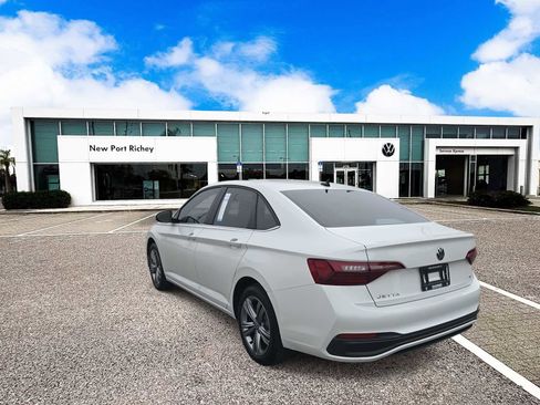 Used 2023 Volkswagen Jetta SE w/ Panoramic Sunroof Package image 6