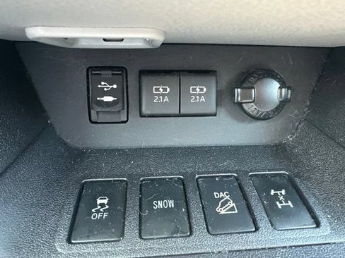 Used 2018 Toyota Highlander Limited Platinum AWD/4WD image 24