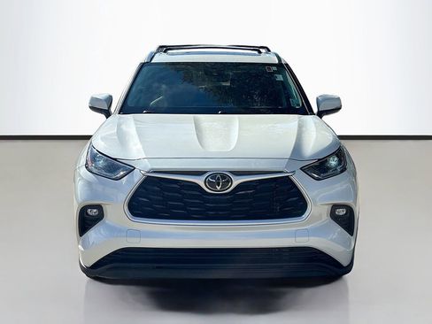 Used 2021 Toyota Highlander XLE image 2