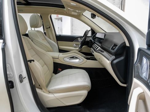 Used 2021 Mercedes-Benz GLS 450 4MATIC image 30