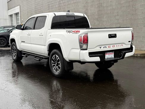 Used 2022 Toyota Tacoma TRD Sport image 6