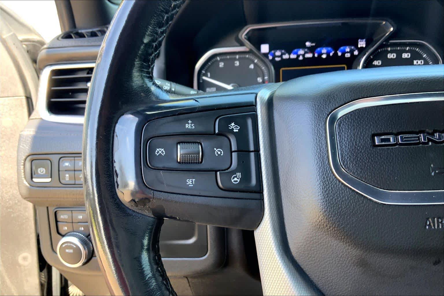 Used 2021 GMC Yukon Denali w/ Denali Premium Package AWD/4WD image 23