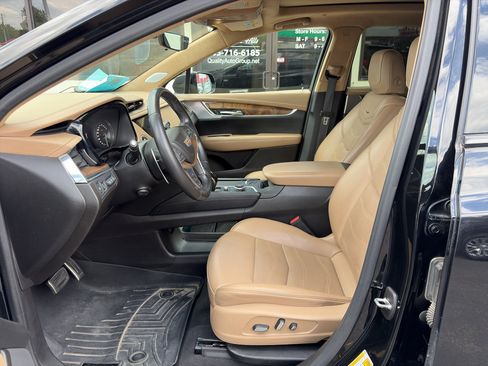 Used 2022 Cadillac XT5 Sportv w/ LPO, ONYX Package AWD/4WD image 6