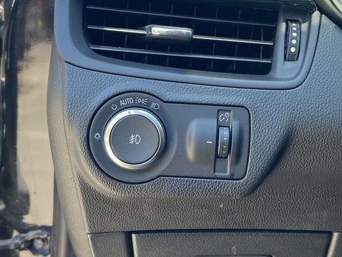 Used 2017 Buick Envision Essence FWD image 31