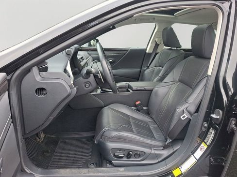 Used 2019 Lexus ES 300h w/ Luxury Package image 14