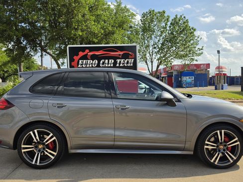 Used 2014 Porsche Cayenne GTS image 7