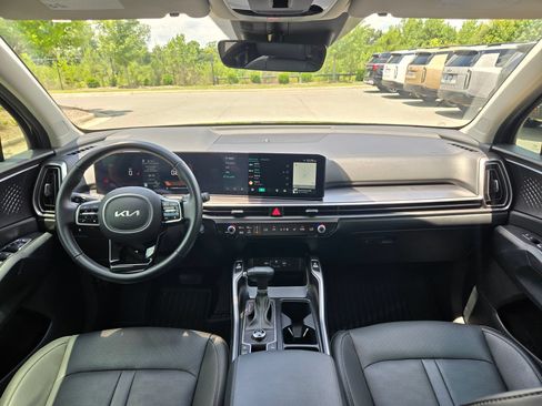 Used 2025 Kia Sorento S w/ Panoramic Sunroof Package FWD image 10