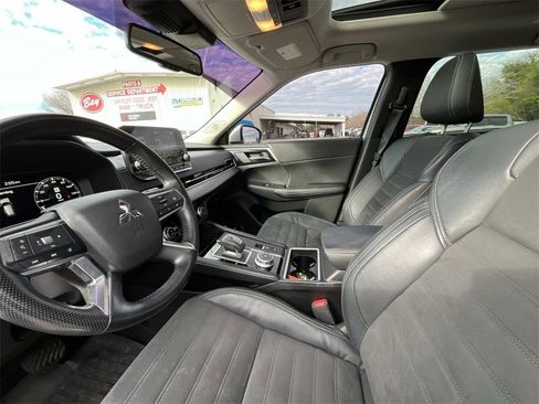 Used 2022 Mitsubishi Outlander SE image 10