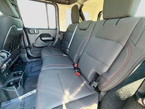 Used 2019 Jeep Wrangler Unlimited Rubicon image 19