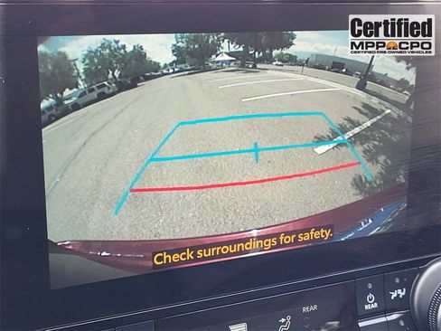 Used 2023 Toyota Highlander L image 25