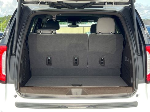 Used 2022 GMC Yukon SLT w/ SLT Luxury Package RWD image 18