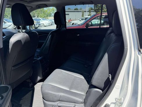 Used 2018 Honda Pilot Touring image 6