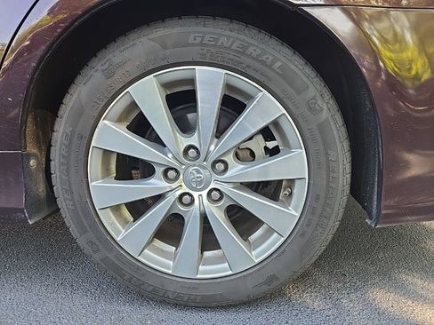 Used 2011 Toyota Avalon Limited image 11