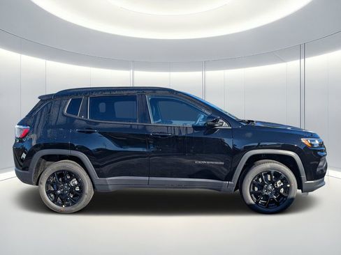 New 2026 Jeep Compass Latitude image 3