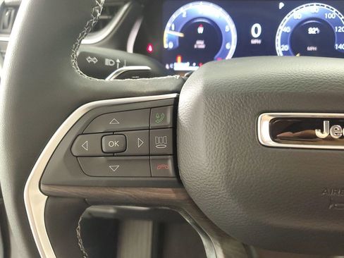 New 2025 Jeep Grand Cherokee Limited w/ Black Appearance Package image 23