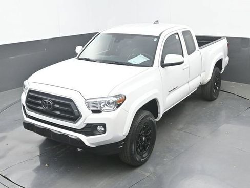 Used 2022 Toyota Tacoma SR5 w/ Technology Package image 30