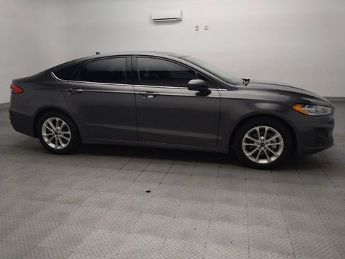 Used 2019 Ford Fusion SE FWD image 11