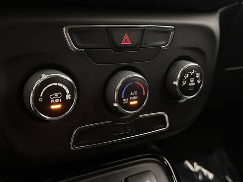 Used 2018 Jeep Compass Altitude image 16