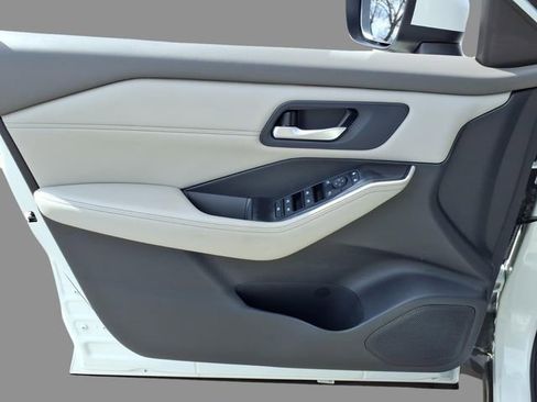 Used 2023 Nissan Rogue SV w/ SV Premium B Package image 16