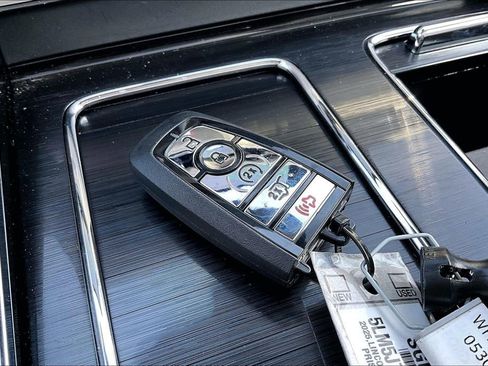 Certified 2025 Lincoln Aviator Reserve w/ Equipment Group 201A image 11