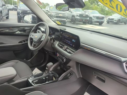 Certified 2025 Chevrolet TrailBlazer LT AWD/4WD image 11