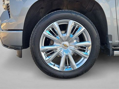 Certified 2025 Chevrolet Silverado 1500 High Country w/ High Country Premium Package AWD/4WD image 25