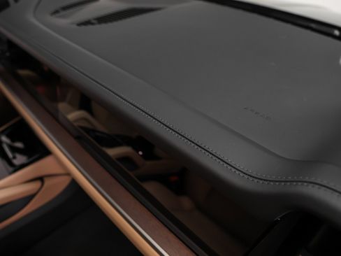 Used 2025 Porsche Cayenne image 21