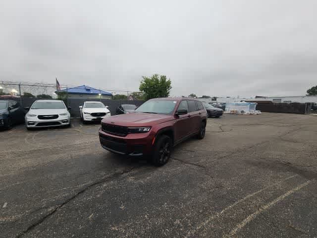 Used 2023 Jeep Grand Cherokee L Laredo AWD/4WD image 2