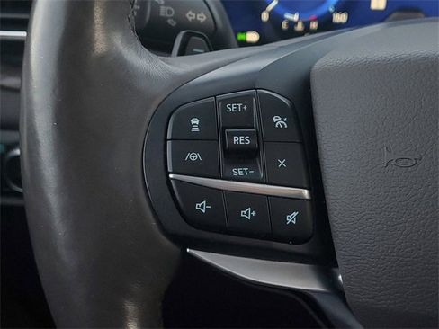 Certified 2020 Ford Explorer Platinum w/ Premium Technology Package image 17