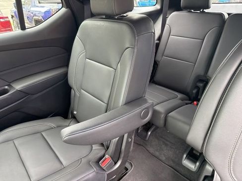 Used 2023 Chevrolet Traverse LT w/ LT Premium Package AWD/4WD image 12