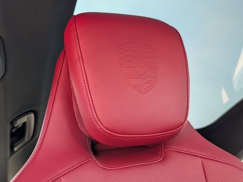 Used 2024 Porsche Taycan image 18