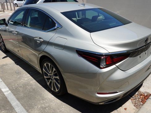 Used 2020 Lexus ES 350 w/ Premium Package FWD image 7