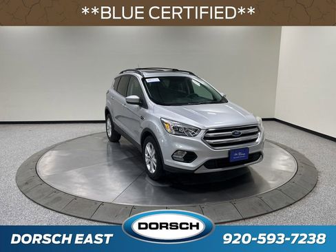 Used 2017 Ford Escape SE w/ Equipment Group 201A image 4