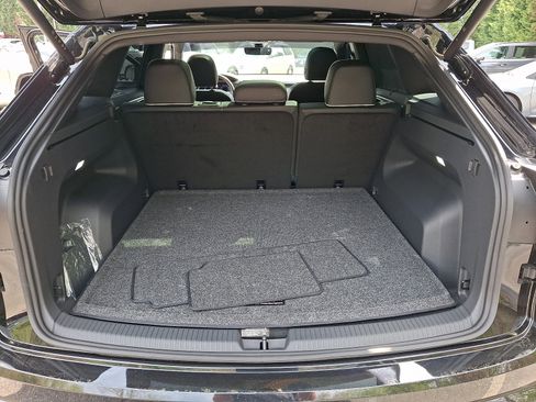 Used 2025 Volkswagen Atlas Cross Sport SEL Premium R-Line image 31