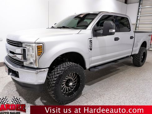 Used 2018 Ford F250 XLT AWD/4WD image 2