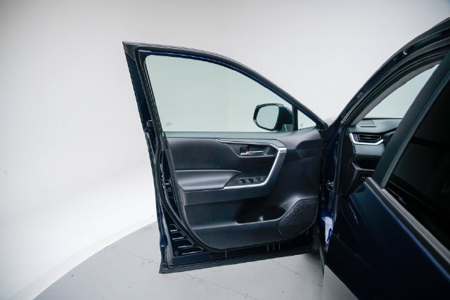 Certified 2025 Toyota RAV4 XLE AWD/4WD image 14