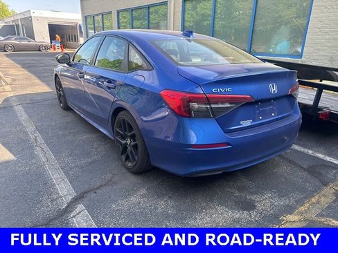 Used 2023 Honda Civic Sport image 4