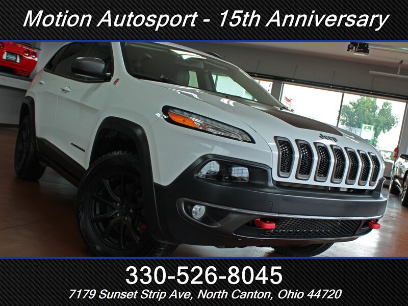 Used 2017 Jeep Cherokee Trailhawk w/ Cold Weather Group AWD/4WD image 42