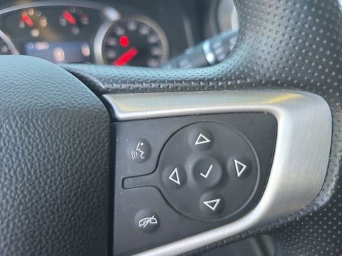Used 2023 GMC Acadia SLE FWD image 22