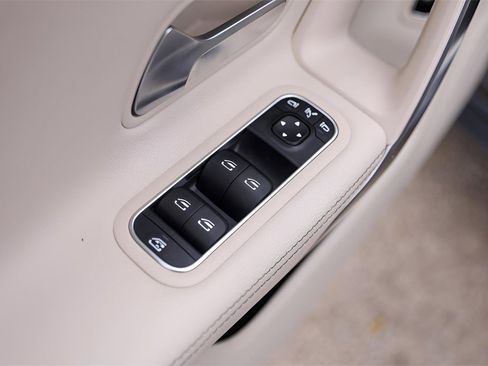 Used 2022 Mercedes-Benz CLA 250 image 27