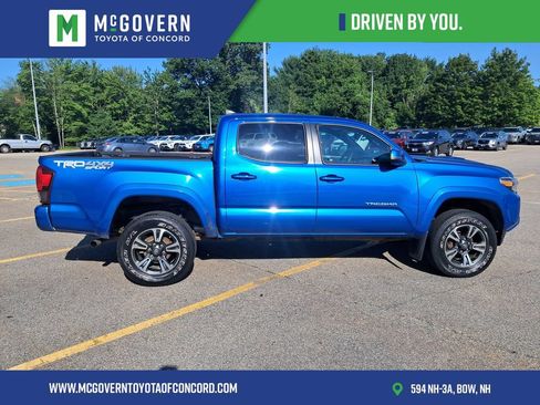Used 2018 Toyota Tacoma TRD Sport AWD/4WD image 6