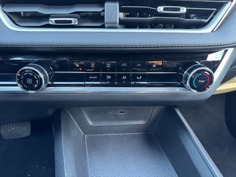 Used 2025 Chevrolet Equinox LT image 33