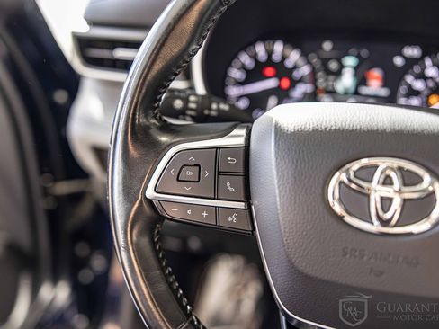 Used 2021 Toyota Highlander XLE AWD/4WD image 26