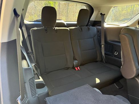 Used 2023 Ford Explorer XLT image 19