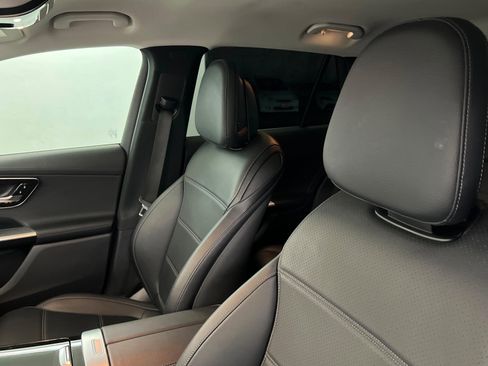 Used 2024 Mercedes-Benz GLC 300 4MATIC image 17