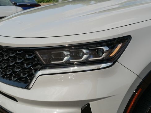 Certified 2023 Kia Sorento SX AWD/4WD image 16